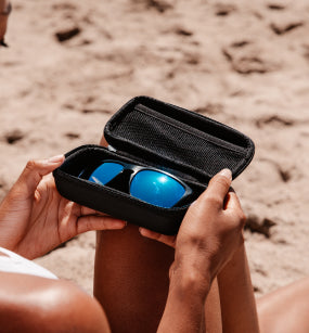 Mobile Keeper Lite Lifestyle at beach